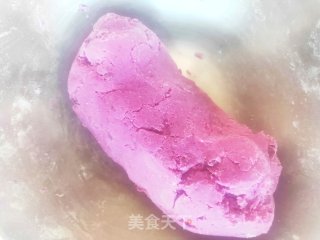 消灭家里存货：10分钟搞定简单快手的粗粮早餐：紫薯芝麻饼的做法步骤：5