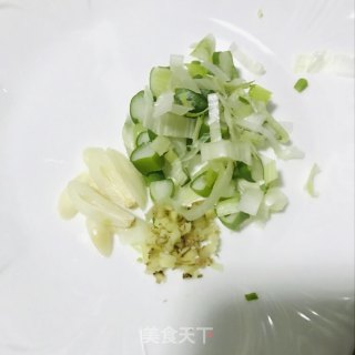 美味的西红柿蛋花疙瘩汤的做法步骤：2