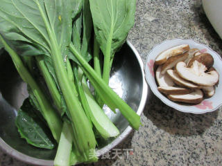 香菇炒油菜蕻的做法步骤：1