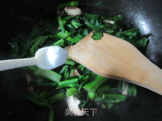 香菇炒油菜蕻的做法步骤：6