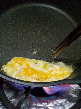 鸡蛋菜心炒粉条的做法步骤：3