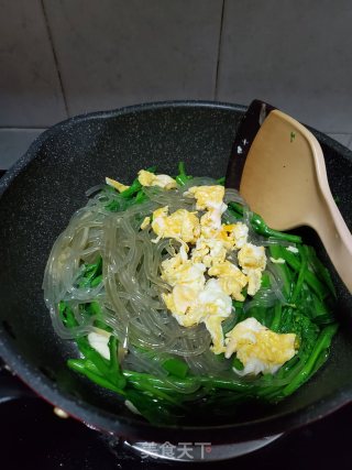 鸡蛋菜心炒粉条的做法步骤：7
