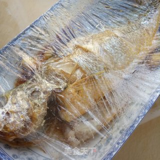 五分钟微波黄鱼的做法步骤：2