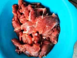 小炒鸭胸肉的做法步骤：2