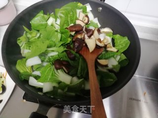 青菜炒香菇的做法步骤：5