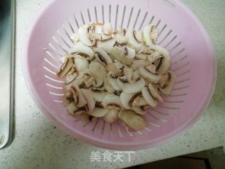 蘑菇蛋花汤的做法步骤：2