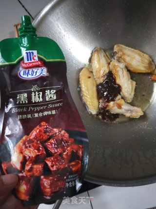 黑椒酱鸡翅的做法步骤：1