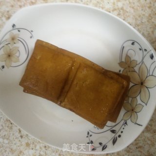 豆干炒尖椒的做法步骤：1