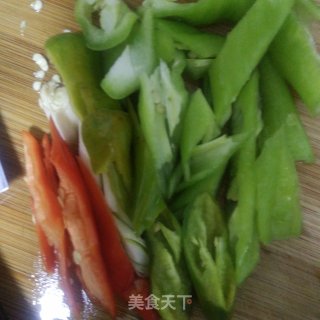 豆干炒尖椒的做法步骤：3