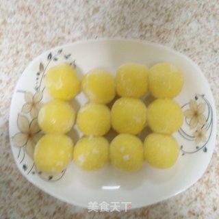 煎东北粘豆包的做法步骤：1