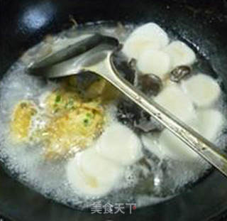 葱蛋黑木耳年糕汤的做法步骤：9