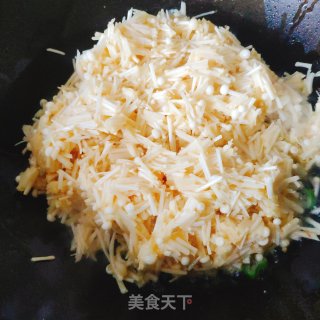金针菇炒鸡蛋的做法步骤：5
