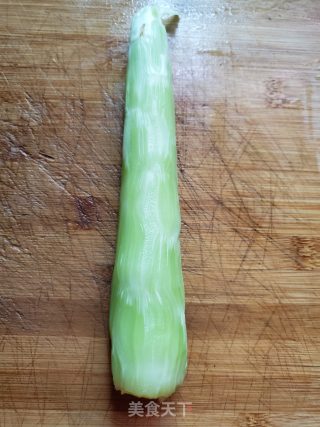 蒜香莴笋的做法步骤：1