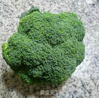 西兰花萝卜的做法步骤：1