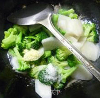 西兰花萝卜的做法步骤：10