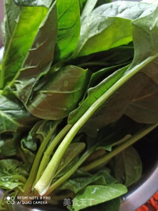 花生米拌菠菜的做法步骤：1