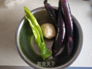 茄子炖土豆的做法步骤：1