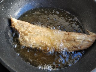 炸大踏板鱼的做法步骤：7