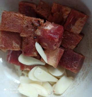土豆荷兰豆炒牛肉粒的做法步骤：4