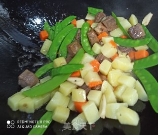 土豆荷兰豆炒牛肉粒的做法步骤：7