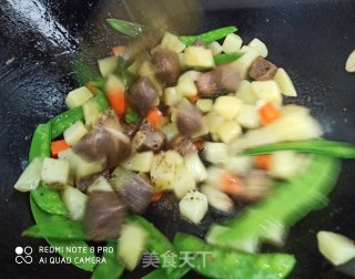 土豆荷兰豆炒牛肉粒的做法步骤：8