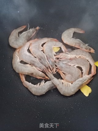 快速家常炒虾的做法步骤：3