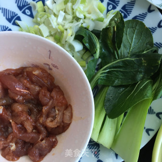 肉丝时蔬炒猫耳的做法步骤：4