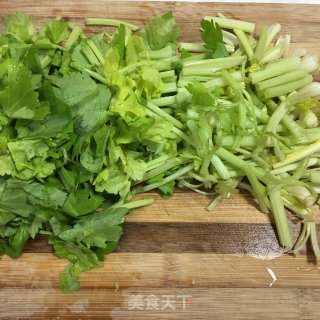 肉片炒香芹的做法步骤：2
