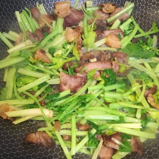 肉片炒香芹的做法步骤：4