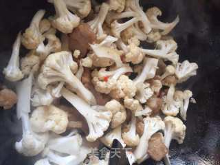 菜花炒肉的做法步骤：3