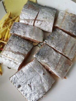 香煎带鱼的做法步骤：2