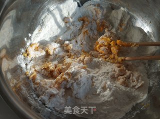 香菇鸡肉黄金饺的做法步骤：2