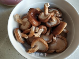香菇鸡肉黄金饺的做法步骤：5