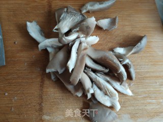鸡肉杂蔬年糕汤的做法步骤：3
