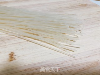 家常快手番茄米线的做法步骤：1