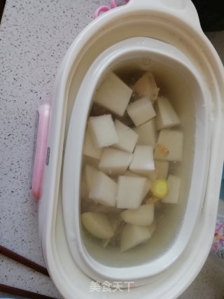 排骨萝卜汤的做法步骤：5