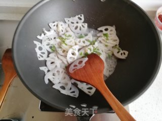炒藕片的做法步骤：7