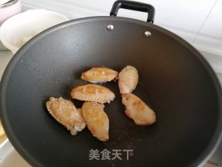 香菇烧鸡翅的做法步骤：3