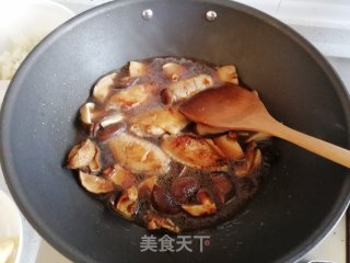 香菇烧鸡翅的做法步骤：6