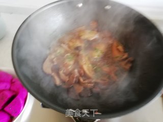 香菇烧鸡翅的做法步骤：7