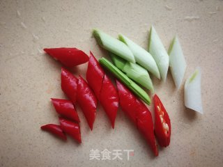杏鲍菇炒火腿肠的做法步骤：3
