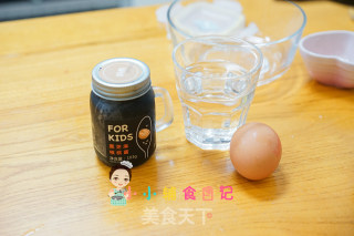 8个月以上芝麻酱炖蛋的做法步骤：1