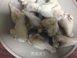 红烧鸡翅根的做法步骤：2