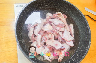 秋天干燥美味的香菇鸭汤做起来的做法步骤：3
