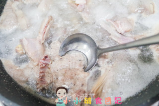 秋天干燥美味的香菇鸭汤做起来的做法步骤：5