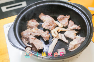 秋天干燥美味的香菇鸭汤做起来的做法步骤：7