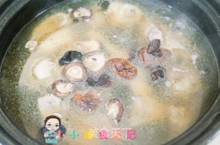 秋天干燥美味的香菇鸭汤做起来的做法步骤：12