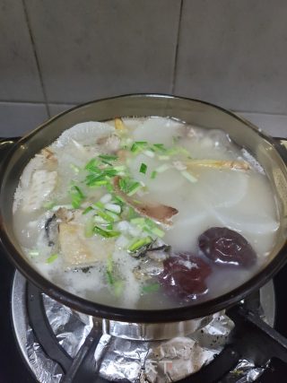 白萝卜鱼汤的做法步骤：6