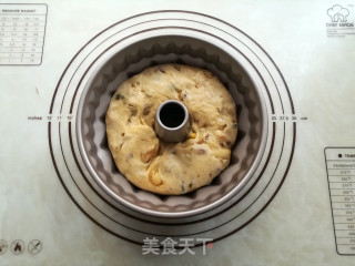 咕咕霍夫面包的做法步骤：8