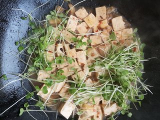 豆苗烧豆腐的做法步骤：8